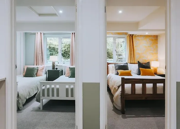 The Garden Hideaway, 2 Bed Home Heart Of The Town - Starlink Wi-Fi