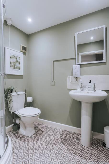 Apartment The Garden Hideaway, 2 Bed Heart Of The Town - Starlink Wi-fi *