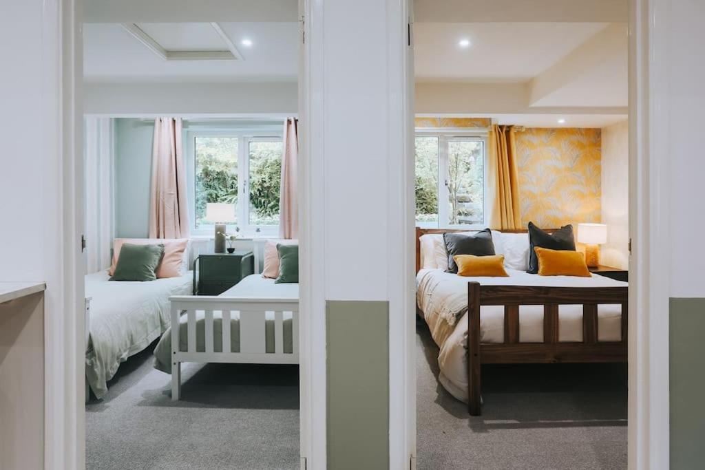 The Garden Hideaway, 2 Bed Heart Of The Town - Starlink Wi-fi Apartment